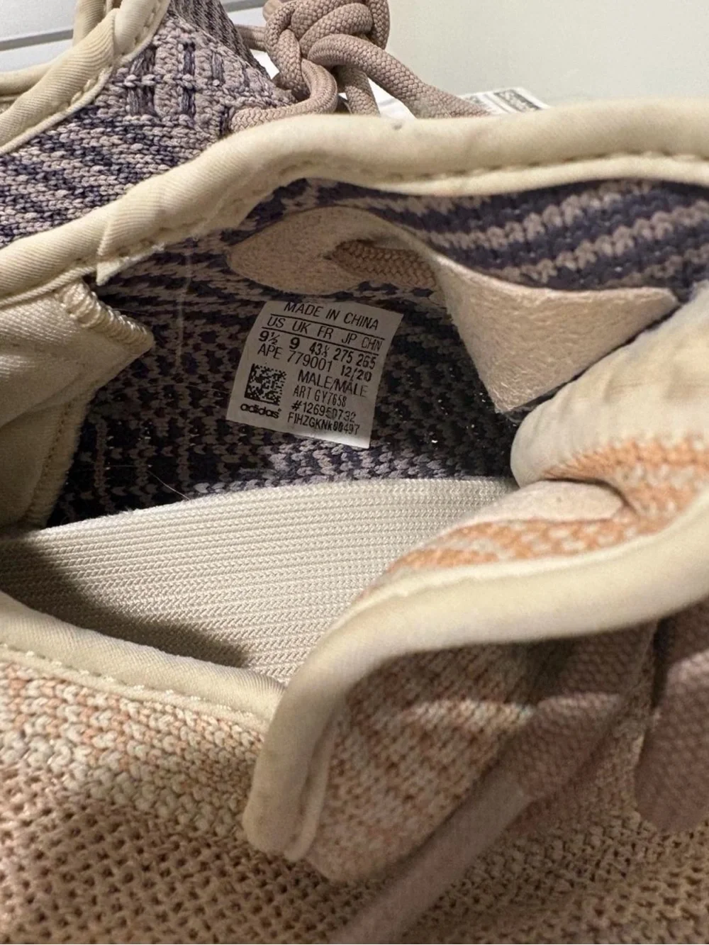 Yeezy Boost Men’s 9.5/Women 11 - like new